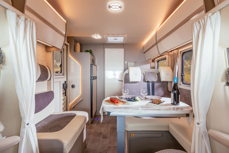 ahorn-Canada-AE-2021-Innenbereich-mit-Hintergrund-1